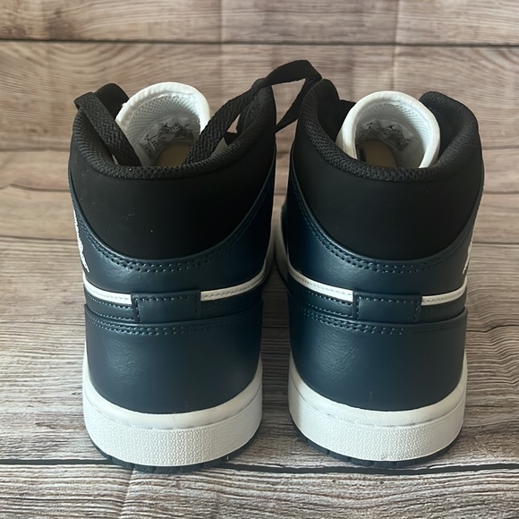 Air Jordan 1 Mid Armory Navy - Picture 6 of 10